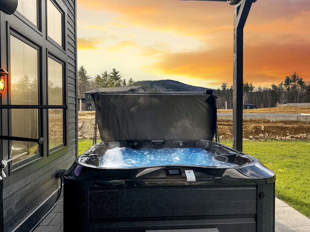 Mountain Luxury Meets Comfort with Private Hot Tub in Intervale, New Hampshire