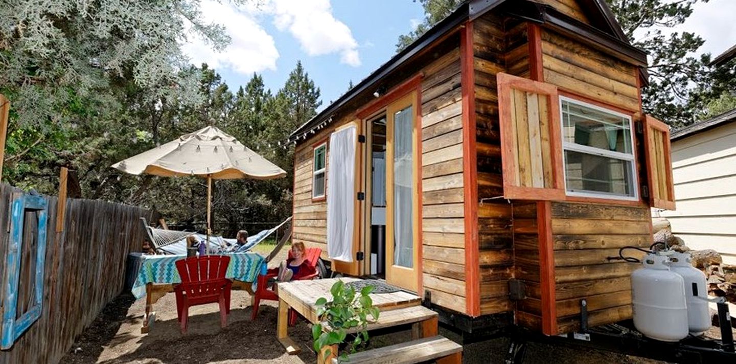 Unique Caravan Rental near Deschutes National Forest, Oregon