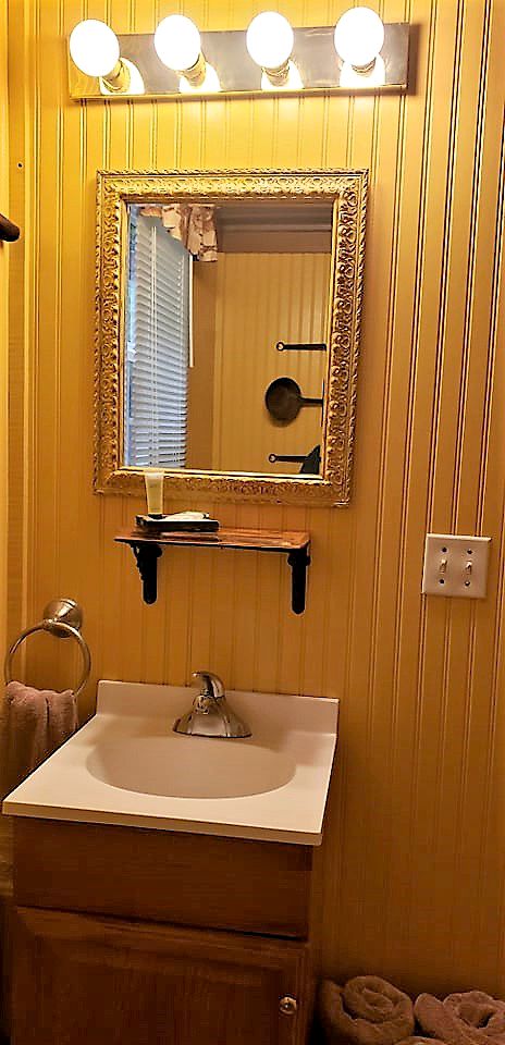 Sparta's Hidden Gem: Unique Views Cabin for an Intimate Escape