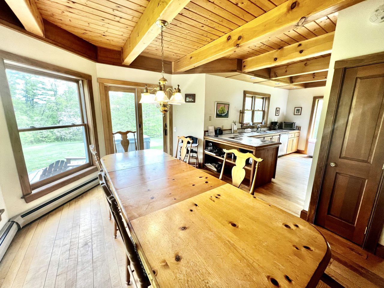 Delightful Rental with Fire Pit, Jacuzzi and Foosball Table in Vermont