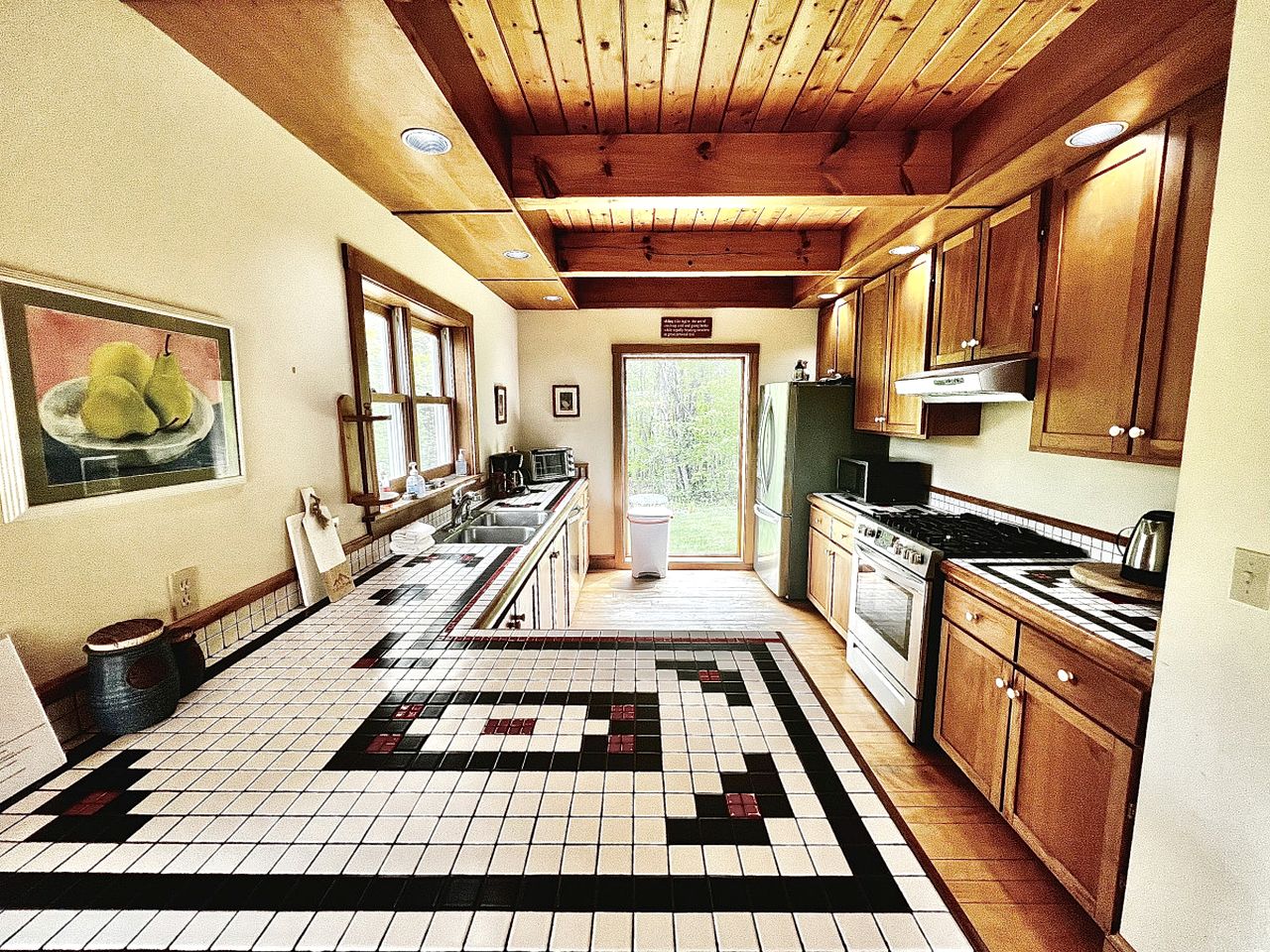 Delightful Rental with Fire Pit, Jacuzzi and Foosball Table in Vermont