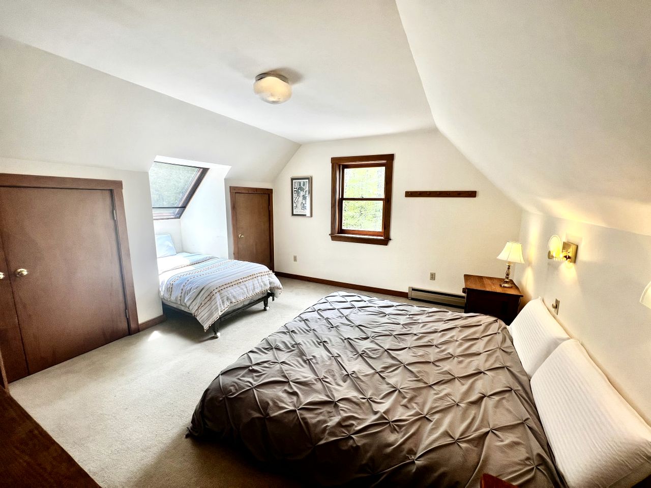 Delightful Rental with Fire Pit, Jacuzzi and Foosball Table in Vermont