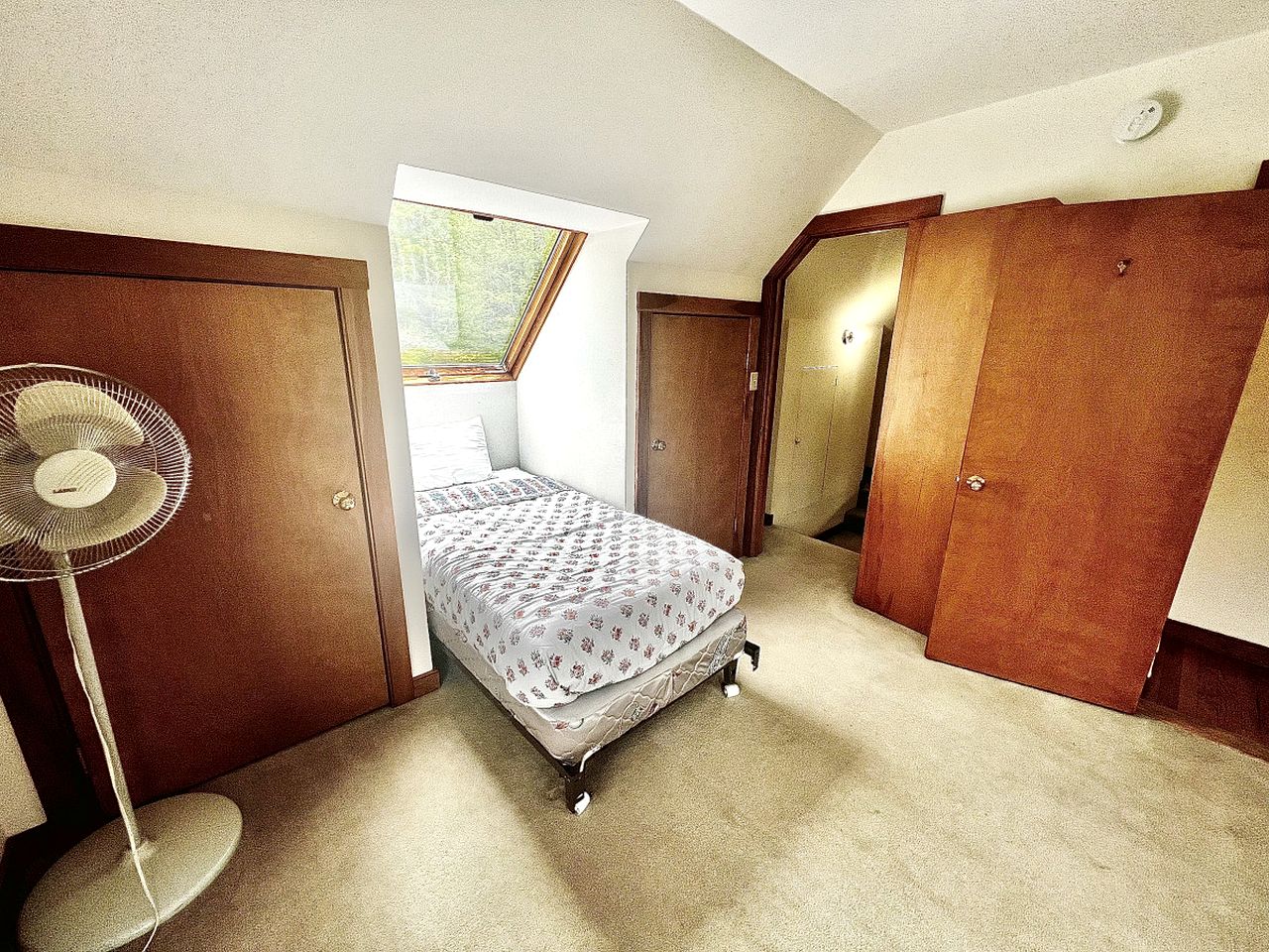 Delightful Rental with Fire Pit, Jacuzzi and Foosball Table in Vermont