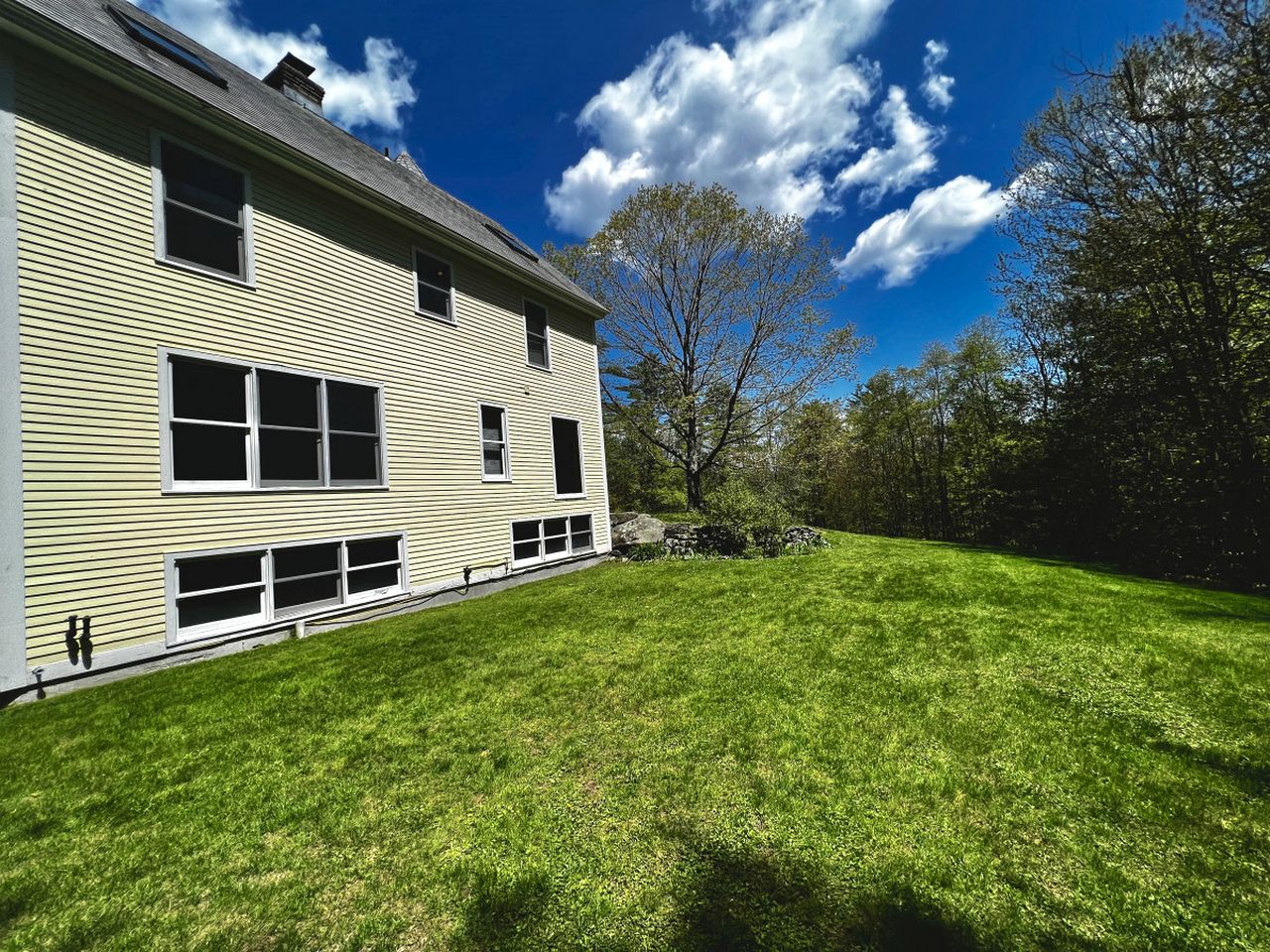 Delightful Rental with Fire Pit, Jacuzzi and Foosball Table in Vermont