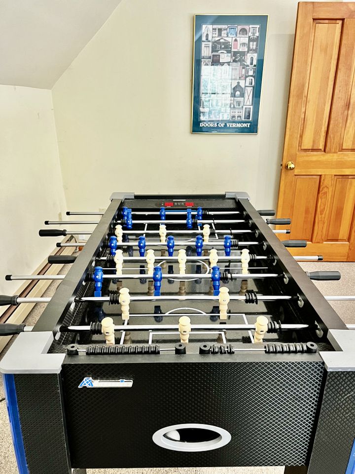 Delightful Rental with Fire Pit, Jacuzzi and Foosball Table in Vermont