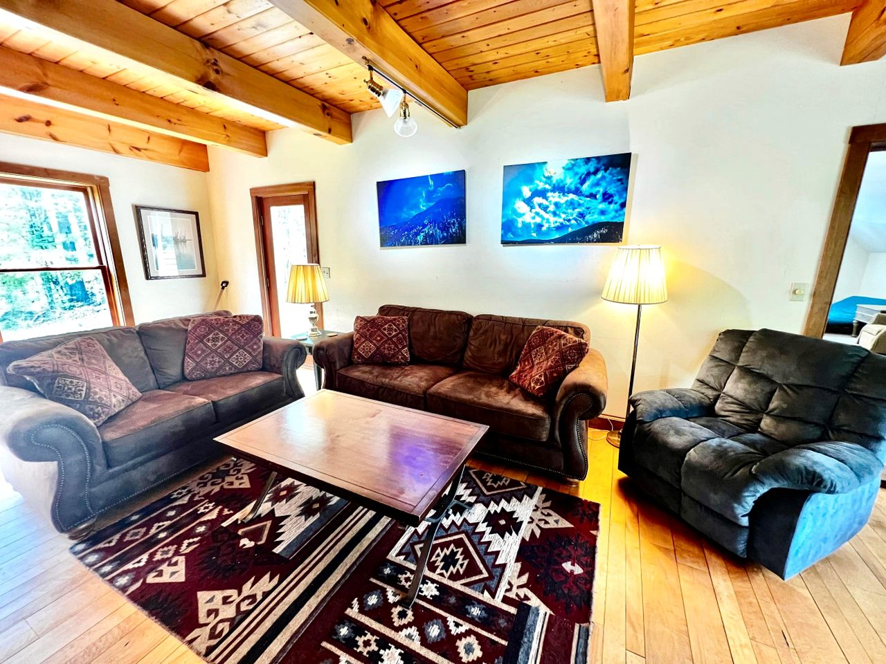 Delightful Rental with Fire Pit, Jacuzzi and Foosball Table in Vermont
