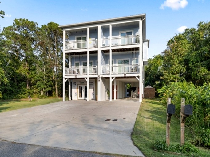 Impressive Luminous Beach House in Masonboro, North Carolina