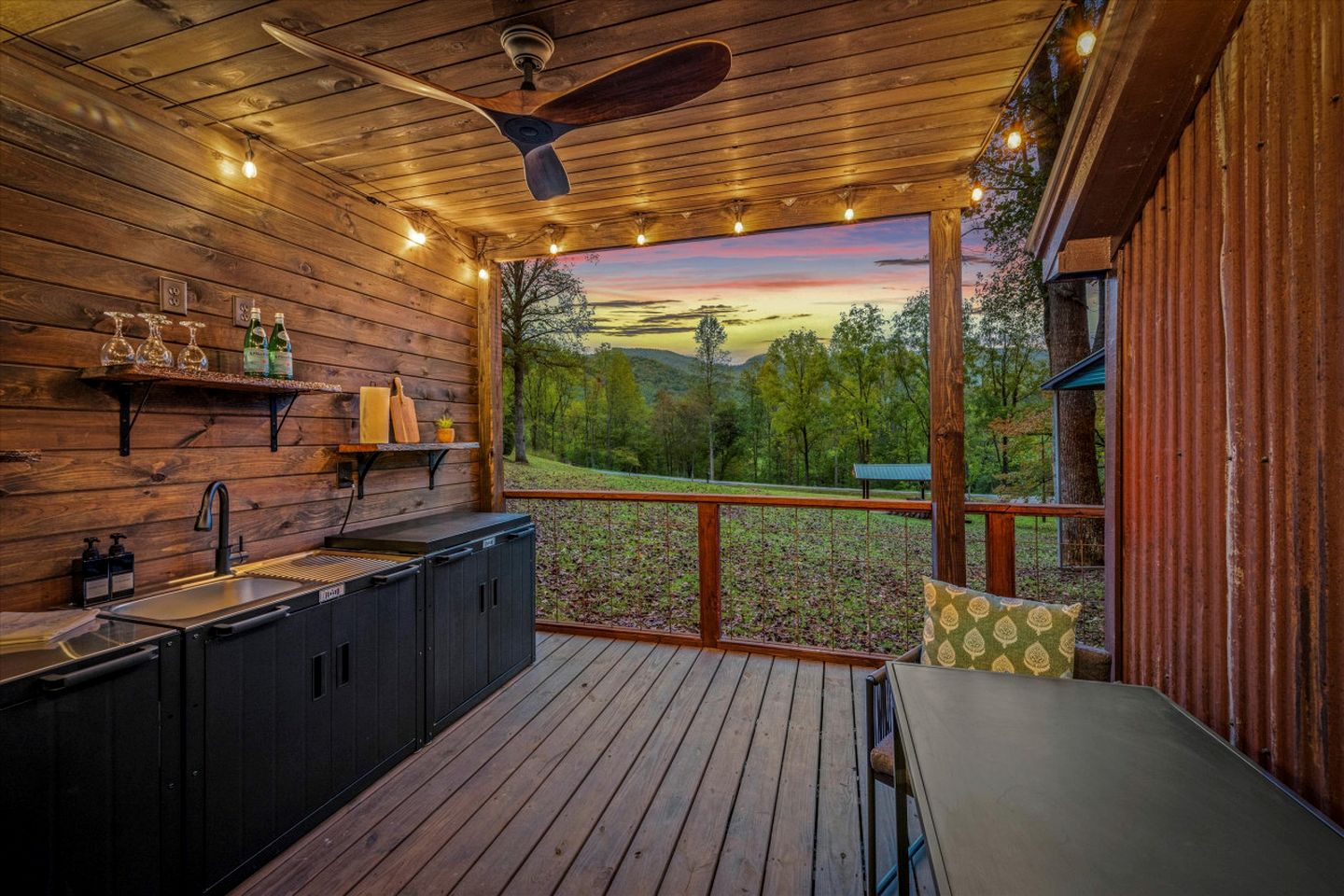 Beautiful Cabin with Fire Pit in Hayesville, North Carolina