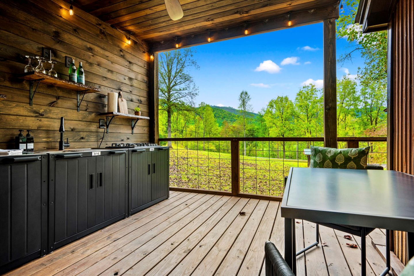 Beautiful Cabin with Fire Pit in Hayesville, North Carolina
