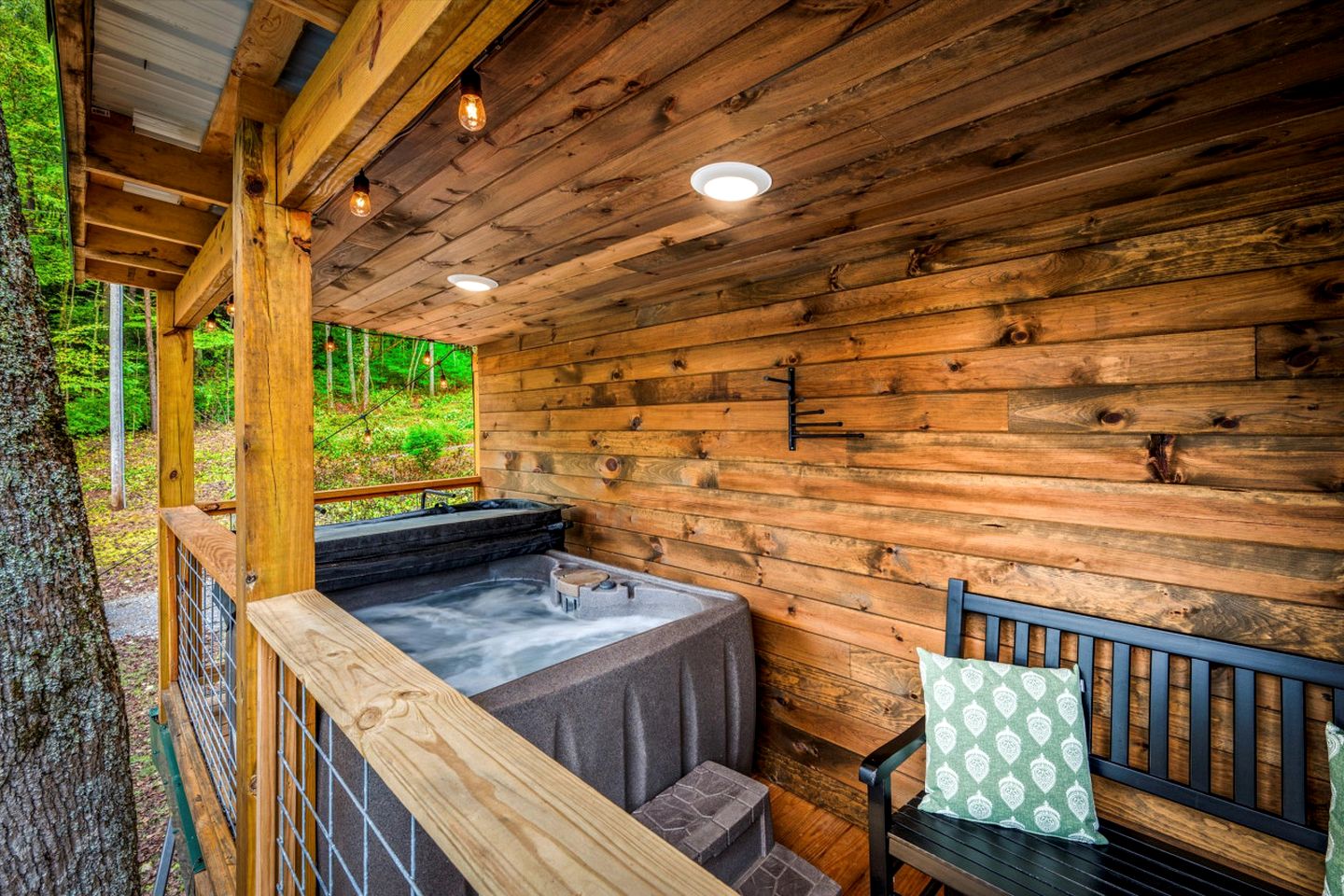 Beautiful Cabin with Fire Pit in Hayesville, North Carolina