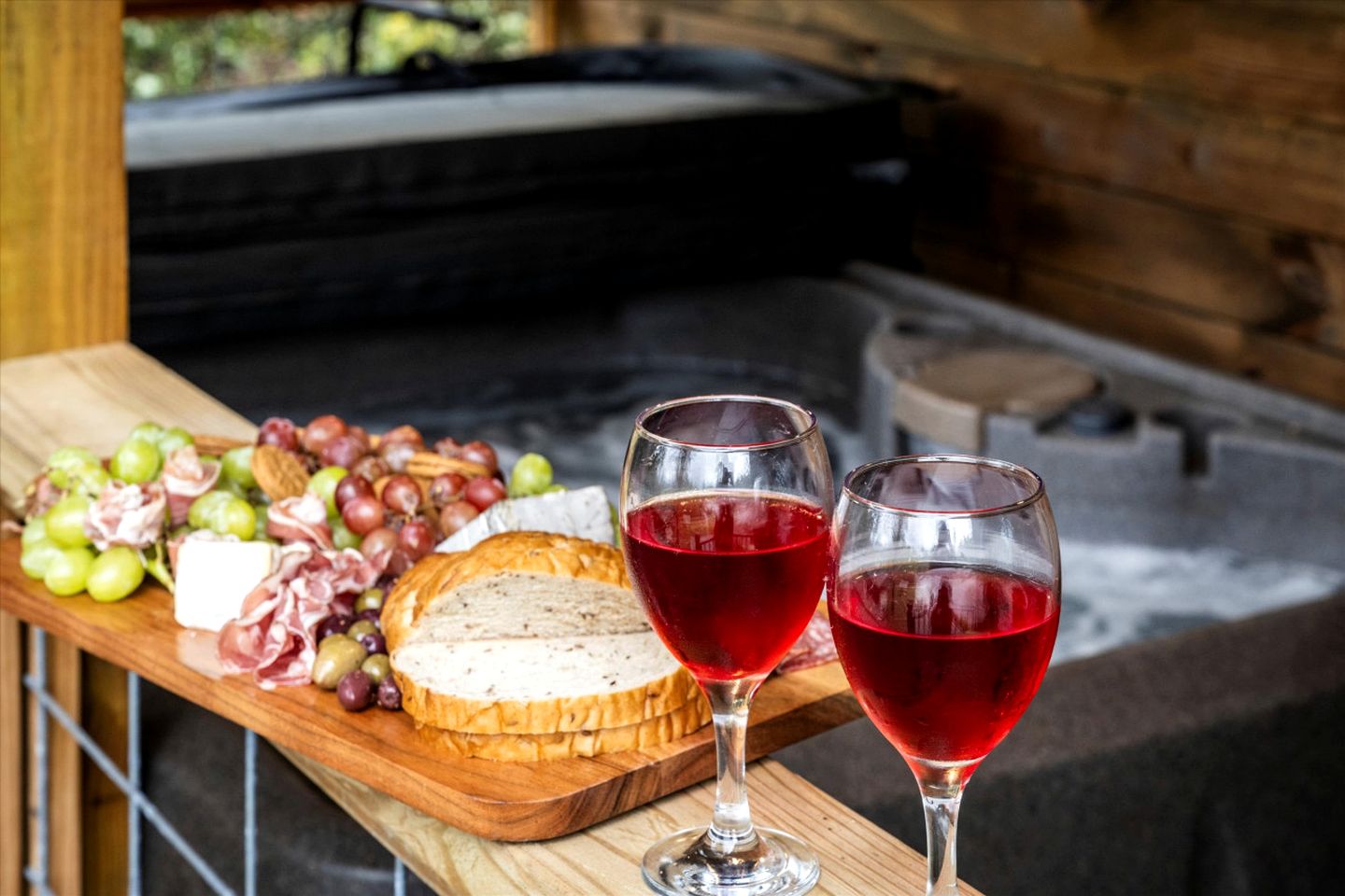 Beautiful Cabin with Fire Pit in Hayesville, North Carolina