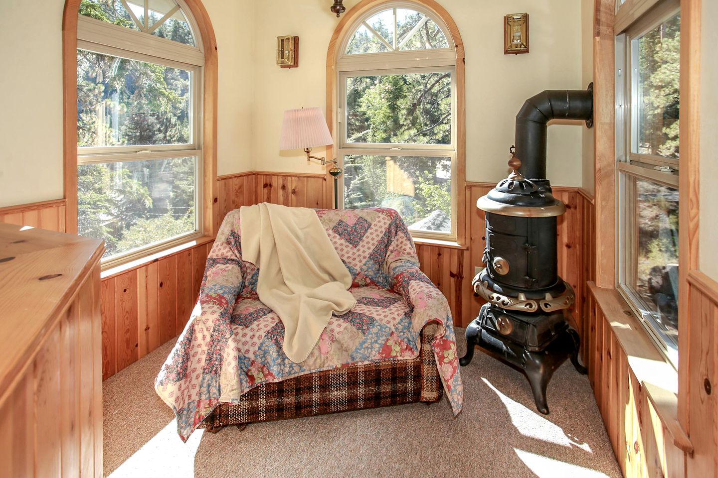 Fascinating Secluded Cottage with Fire Pit in Big Bear Lake, California