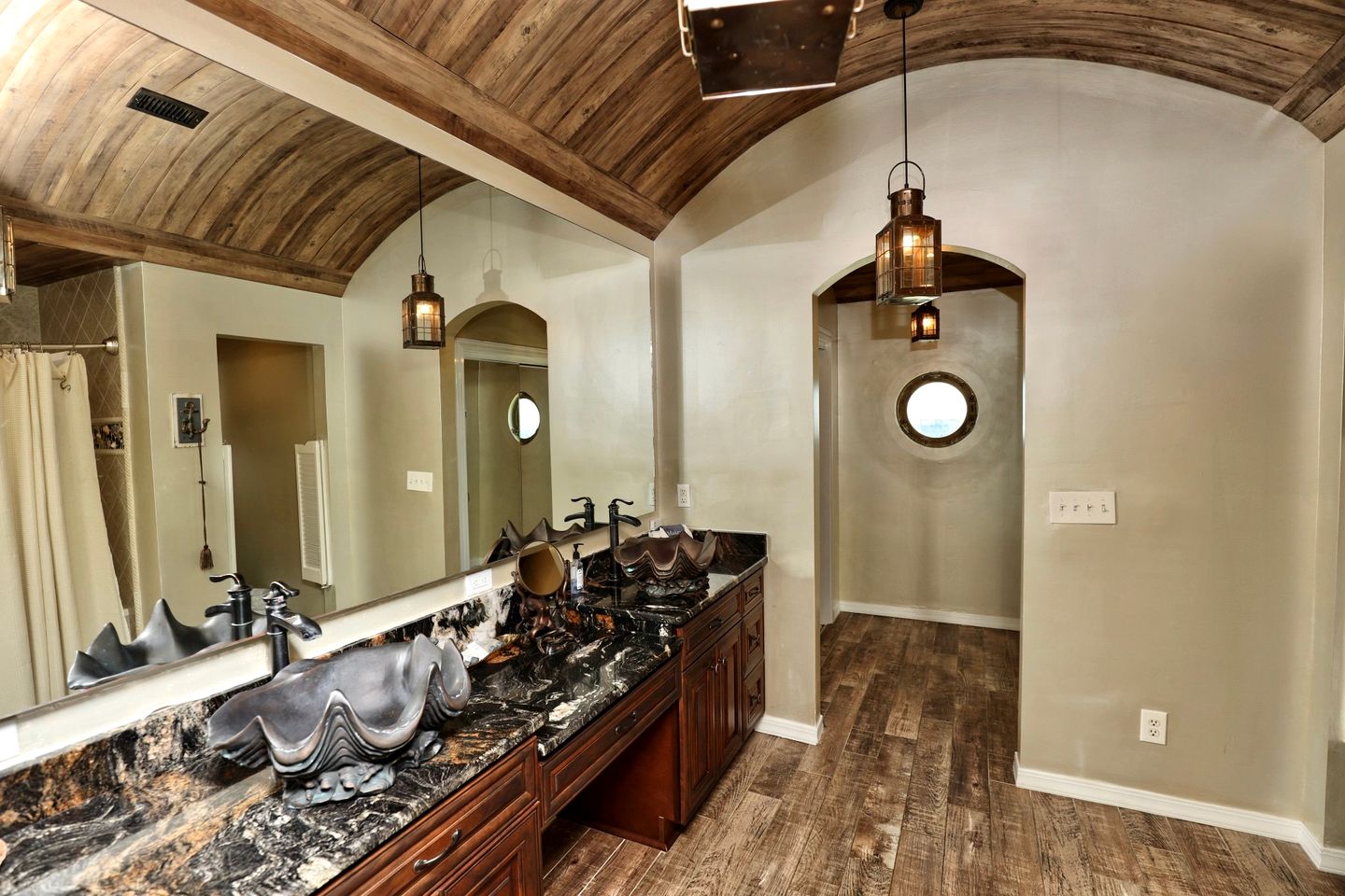 Luxurious Spacious Beach House with Gorgeous Sea Views in Galveston, Texas