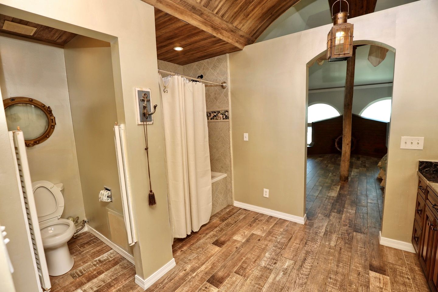 Luxurious Spacious Beach House with Gorgeous Sea Views in Galveston, Texas