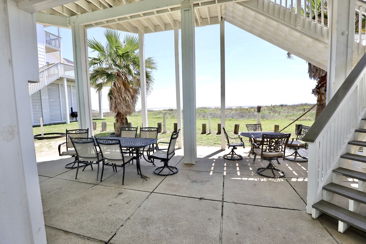 Luxurious Spacious Beach House with Gorgeous Sea Views in Galveston, Texas