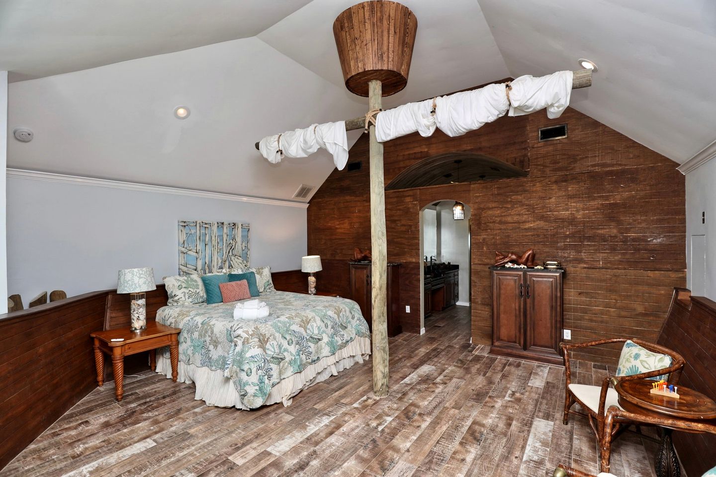 Luxurious Spacious Beach House with Gorgeous Sea Views in Galveston, Texas