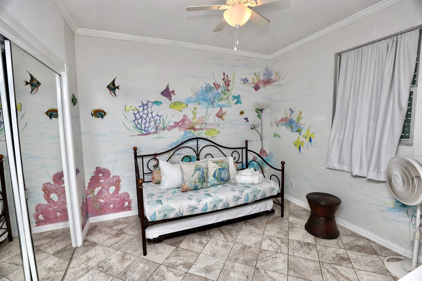 Luxurious Spacious Beach House with Gorgeous Sea Views in Galveston, Texas