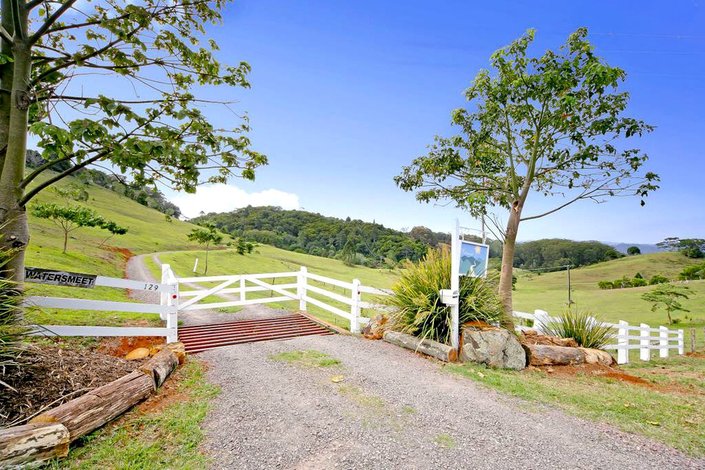 Unique Holiday Cabin on a Stunning Farm in the Sunshine Coast Hinterland of Queensland