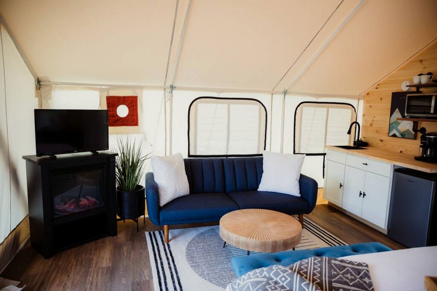 Amazing Luxurious Safari Tent with Sauna and Bath in Kentucky