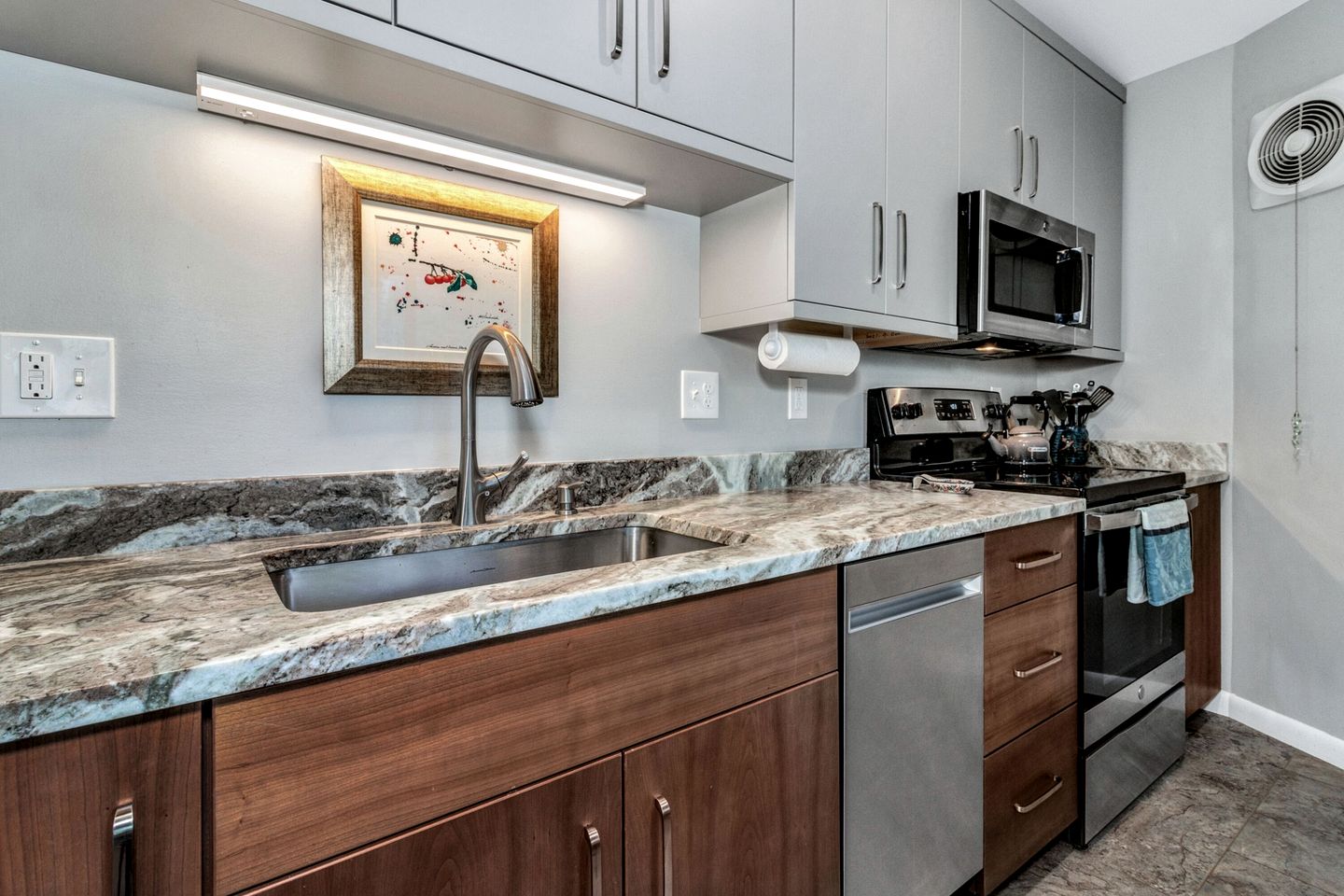 Unique Round Mountain Retreat with Firepit near Black Mountain, NC – Scenic Blue Ridge Getaway