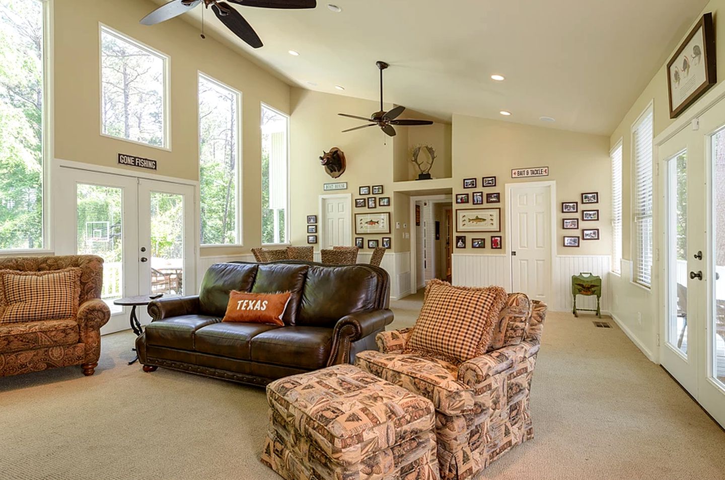 Incredible Villa Rental for Groups with Pool near Mt Vernon, Texas