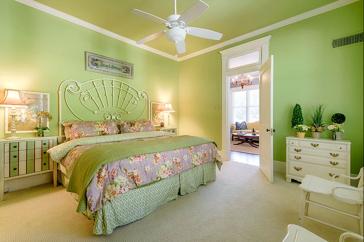 Incredible Villa Rental for Groups with Pool near Mt Vernon, Texas