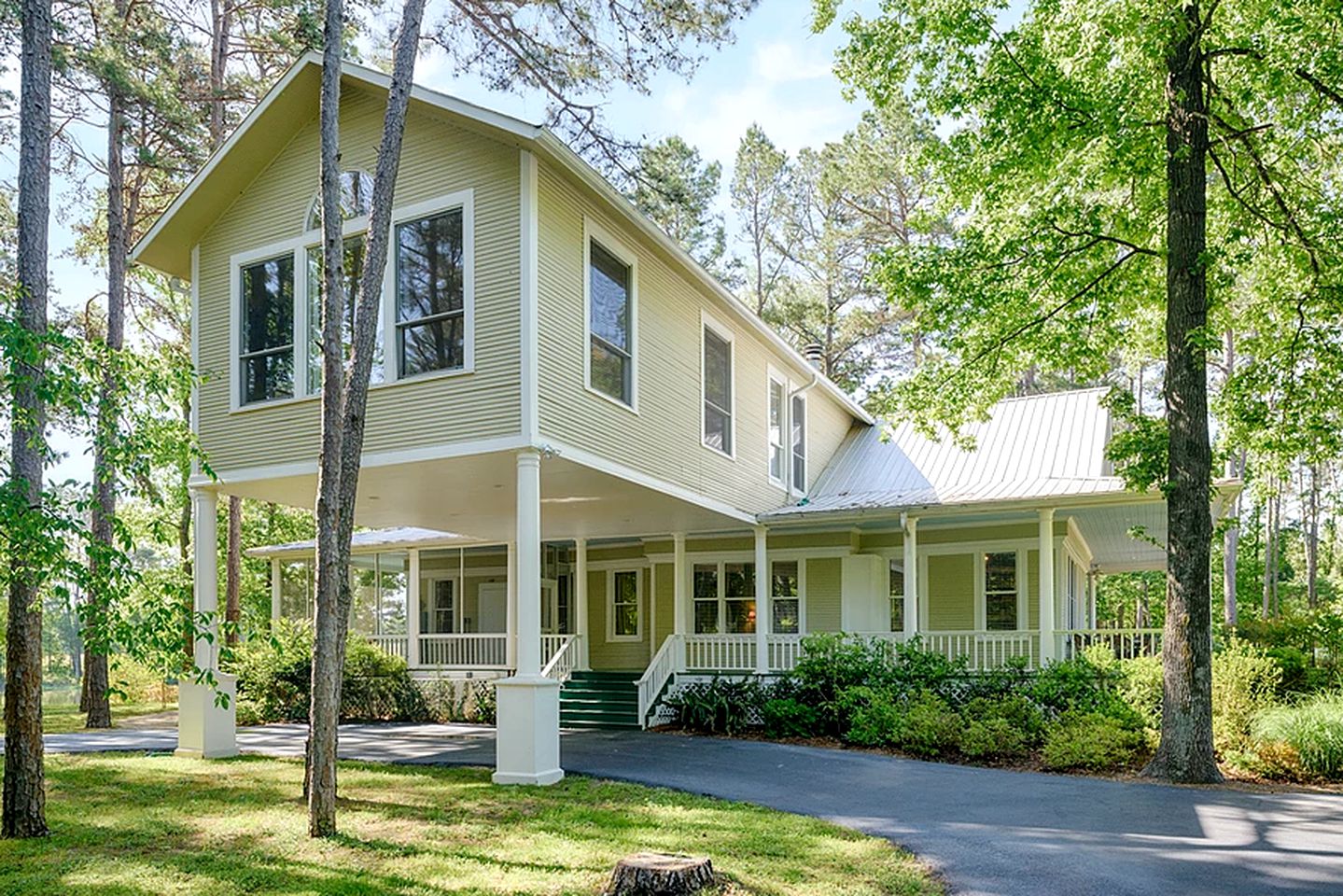 Incredible Villa Rental for Groups with Pool near Mt Vernon, Texas