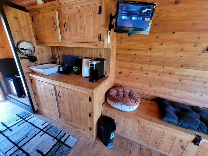 Pods (United States of America, Jonesville, North Carolina)