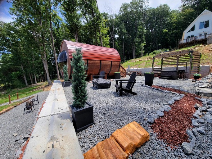 Pods (United States of America, Jonesville, North Carolina)