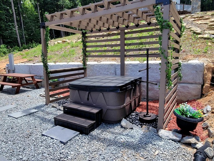 Pods (United States of America, Jonesville, North Carolina)