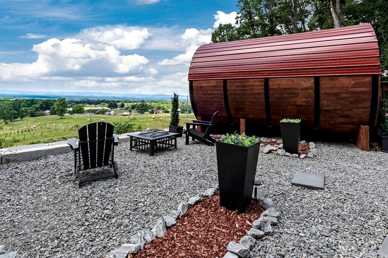 Pods (United States of America, Jonesville, North Carolina)