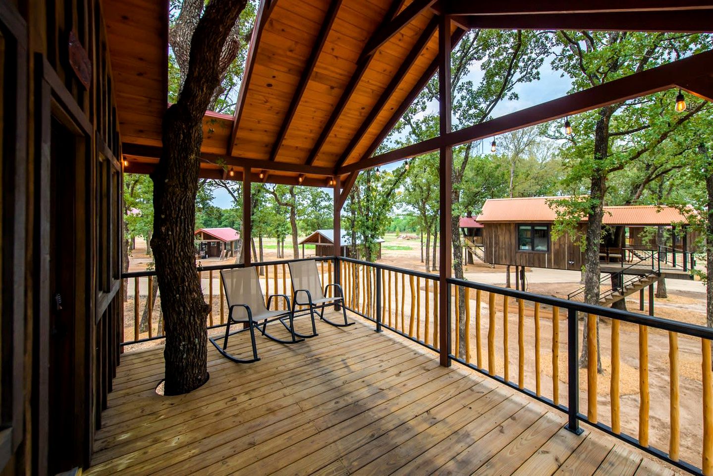 Beautiful Treehouse Glamping Site, Near Magnolia, Texas