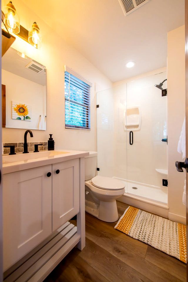 Beautiful Treehouse Glamping Site, Near Magnolia, Texas