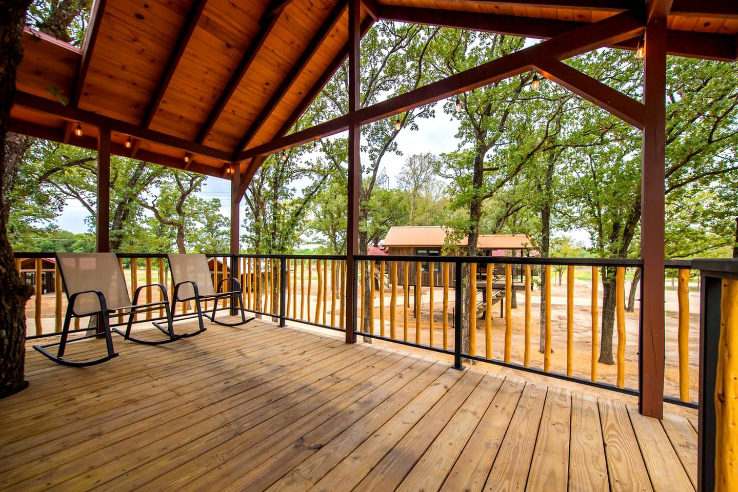 Beautiful Treehouse Glamping Site, Near Magnolia, Texas