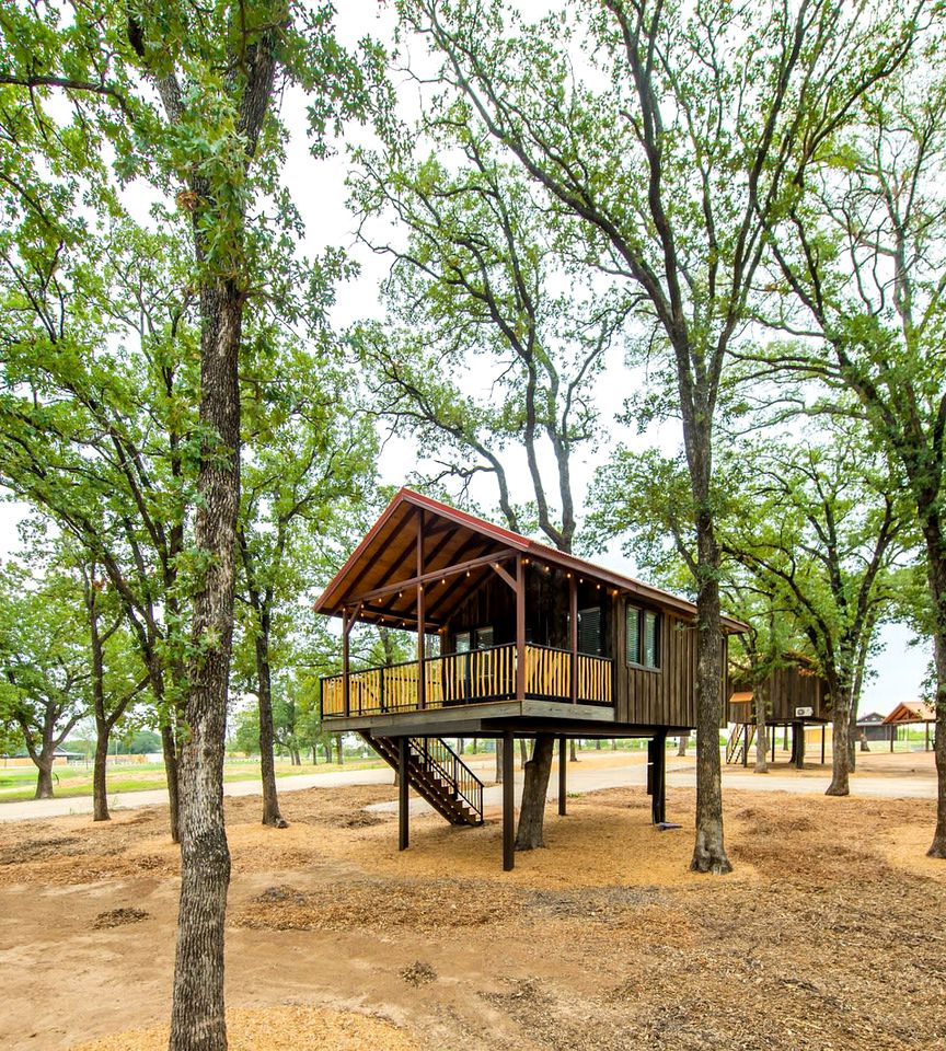 Beautiful Treehouse Glamping Site, Near Magnolia, Texas