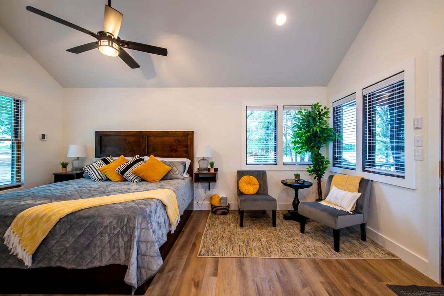 Beautiful Treehouse Glamping Site, Near Magnolia, Texas