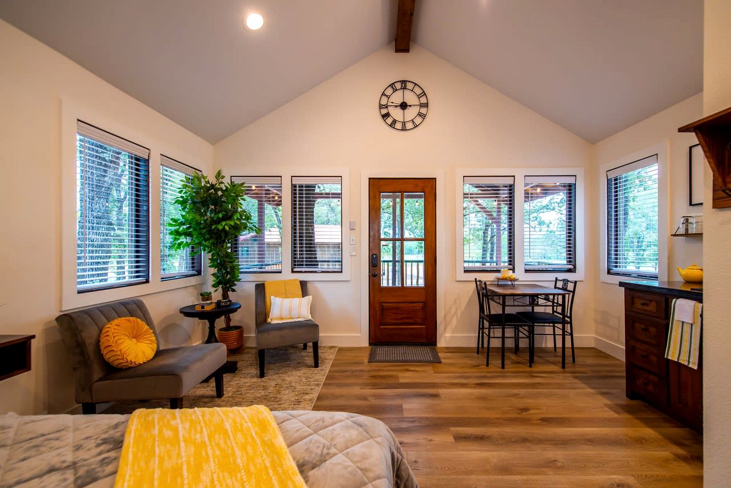 Beautiful Treehouse Glamping Site, Near Magnolia, Texas