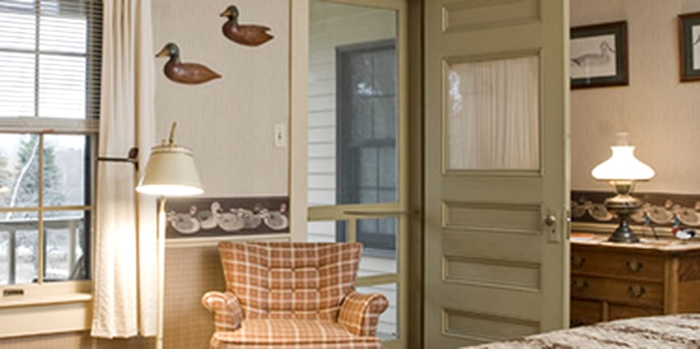 Luxurious Private Room Accommodation with Lovely Porch near Long Lake, Maine