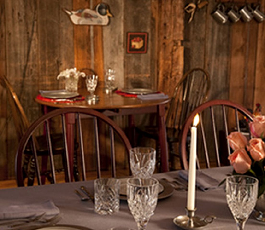 Luxurious Private Room Accommodation with Lovely Porch near Long Lake, Maine