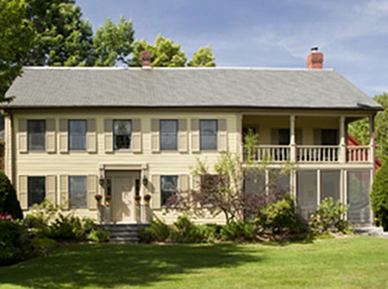 Quaint Bed and Breakfast Accommodation with Pond in Oxford County, Maine