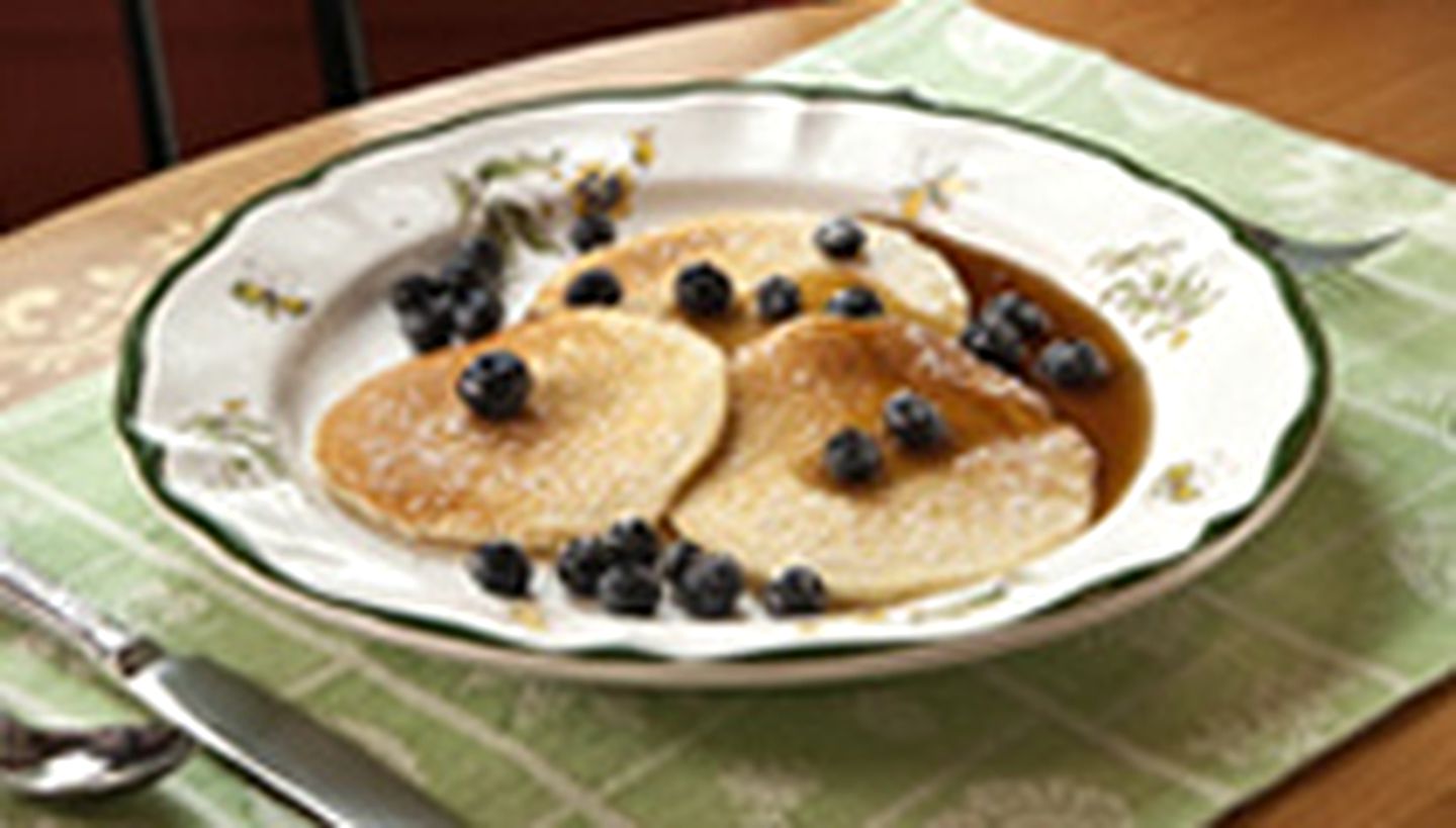 Quaint Bed and Breakfast Accommodation with Pond in Oxford County, Maine