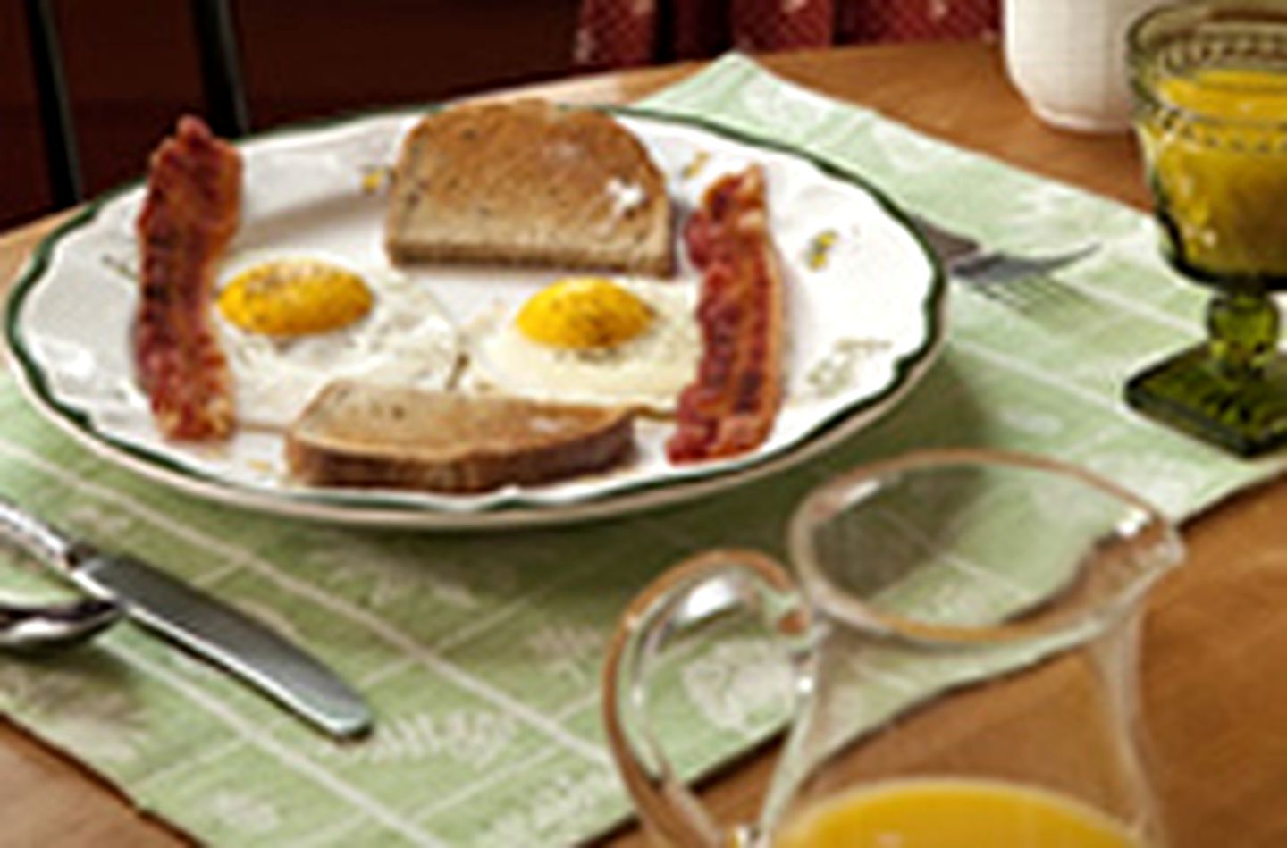 Quaint Bed and Breakfast Accommodation with Pond in Oxford County, Maine