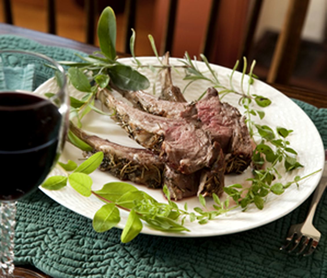 Quaint Bed and Breakfast Accommodation with Pond in Oxford County, Maine