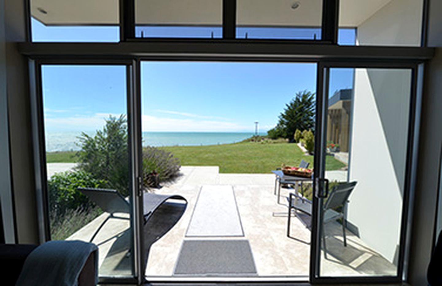 Romantic Oceanfront Accommodation on Kina Beach in Tasman, New Zealand