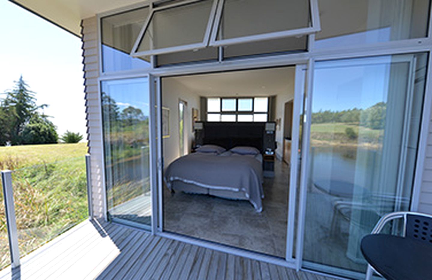 Romantic Oceanfront Accommodation on Kina Beach in Tasman, New Zealand