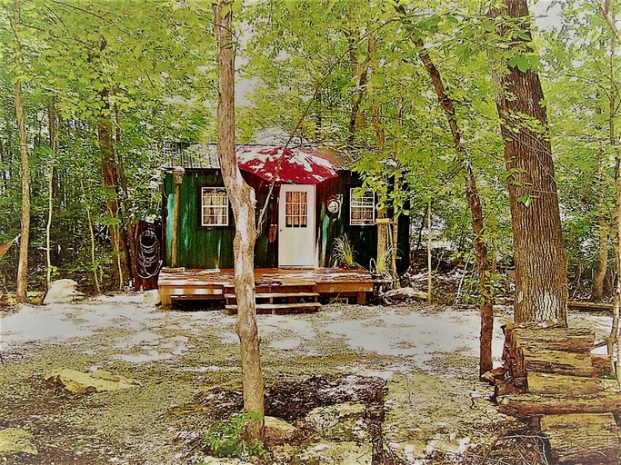 Secluded Watertree Tiny House near Old Hickory Lake – Private Deck, Trails & Breakfast