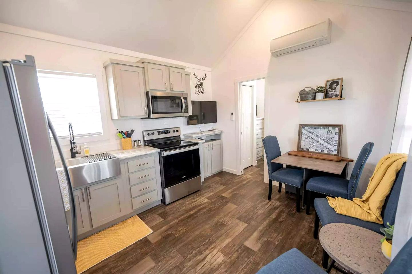 Comfortable Tiny Home Retreat with Resort Amenities Near Fredericksburg, TX