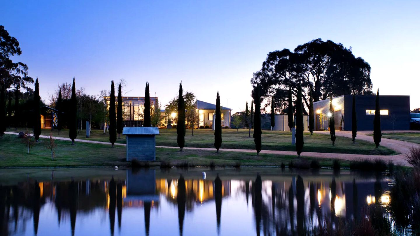 Amazing Villa with Swimming Pool and Lake Access in Hepburn, Victoria