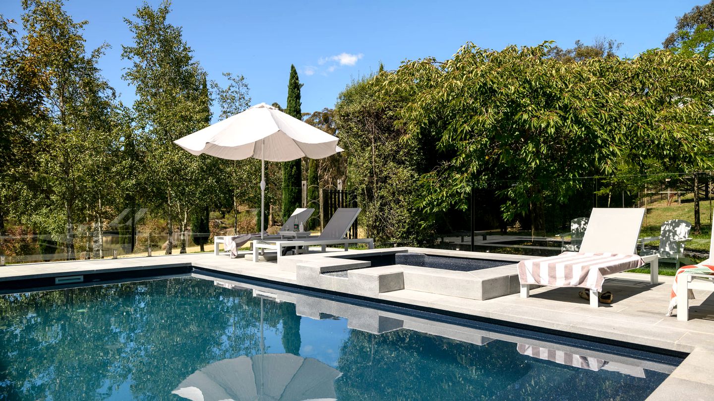 Amazing Villa with Swimming Pool and Lake Access in Hepburn, Victoria