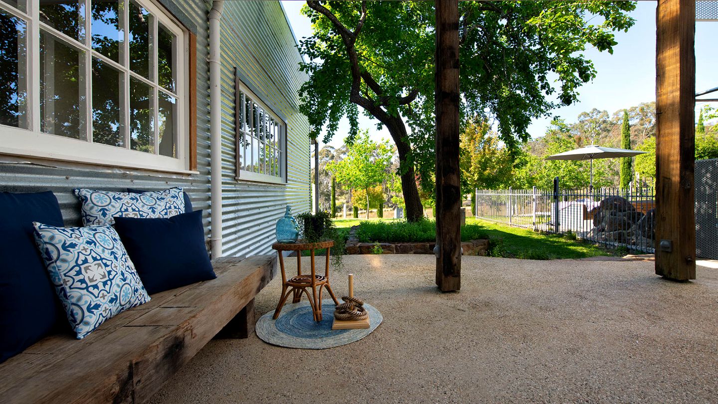 Amazing Villa with Swimming Pool and Lake Access in Hepburn, Victoria